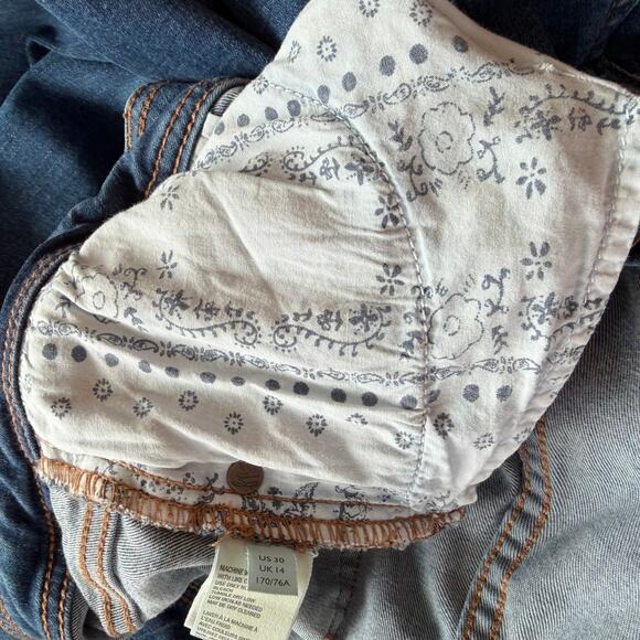 Free People We The Free Mid Rise Bootcut Jeans Blue Denim Size 30 Button Fly - Picture 5 of 10